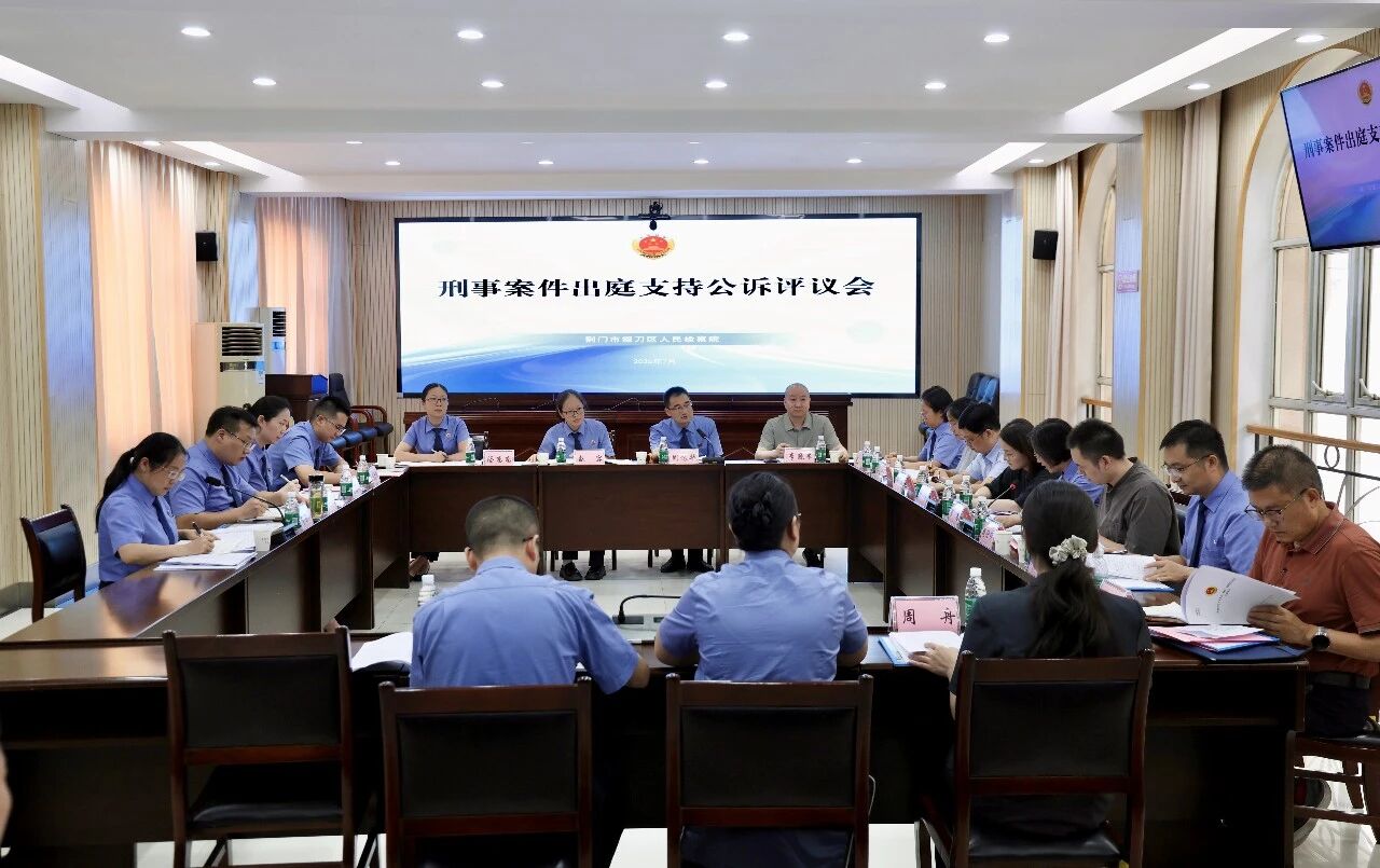 把庭审现场变成能力考场